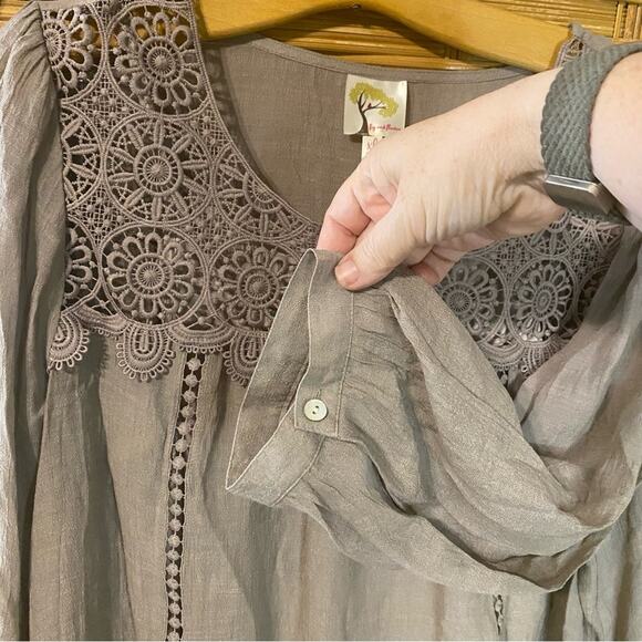 Fig and Flower Gray Embroidered Cuffed Sleeve Blouse XL boho peasant cottagecore - Picture 5 of 9